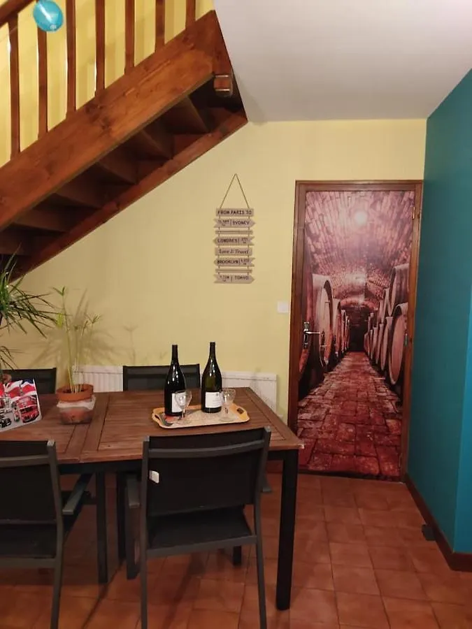 Chez Sam Acomodação com café da manhã Villebois 0*,  França